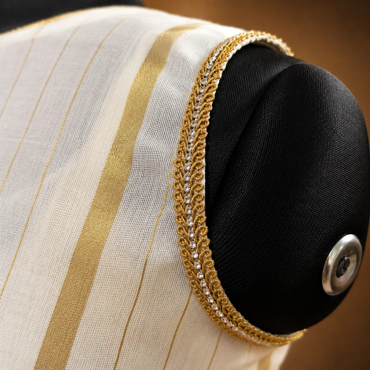 GOLDEN LOOM - Image 3